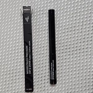 MOODSTRUCK DIP AND DRAW EYELINER IN PRONOUNCED NIB-PURPLE SHADE